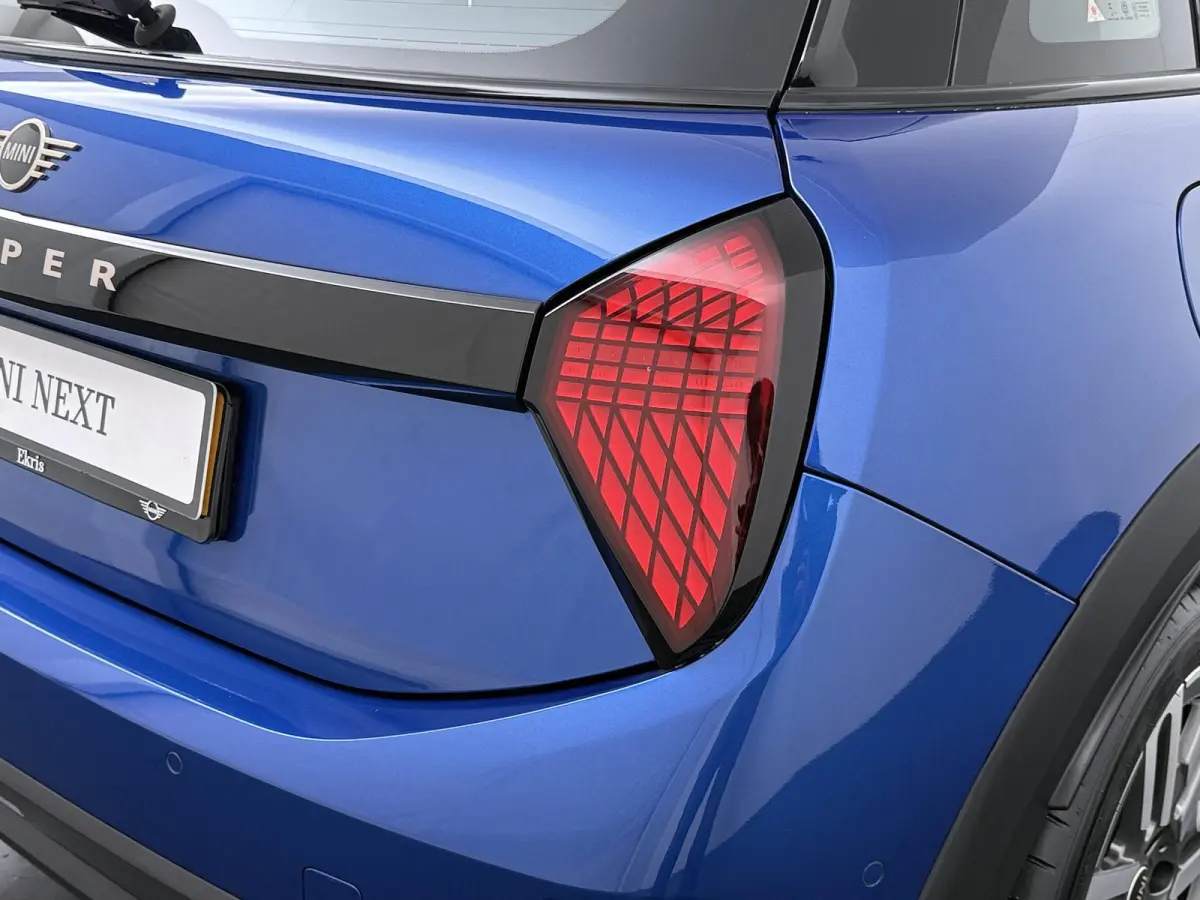 Cooper C Classic trim | Stuur- & Stoelverwarming | Camera | Parkeersensoren voor en achter | LED- koplampen