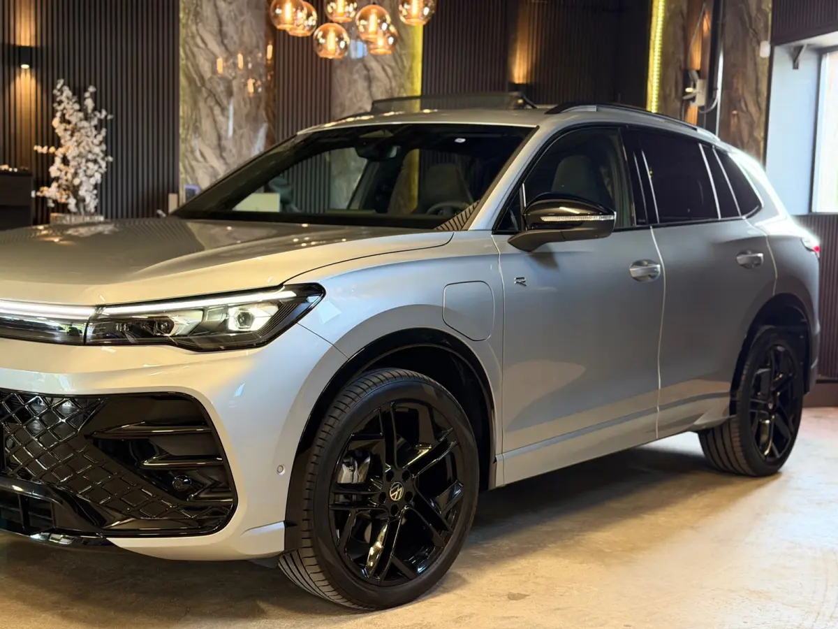 1.5 eHybrid R-Line Edition|Pano|Full options