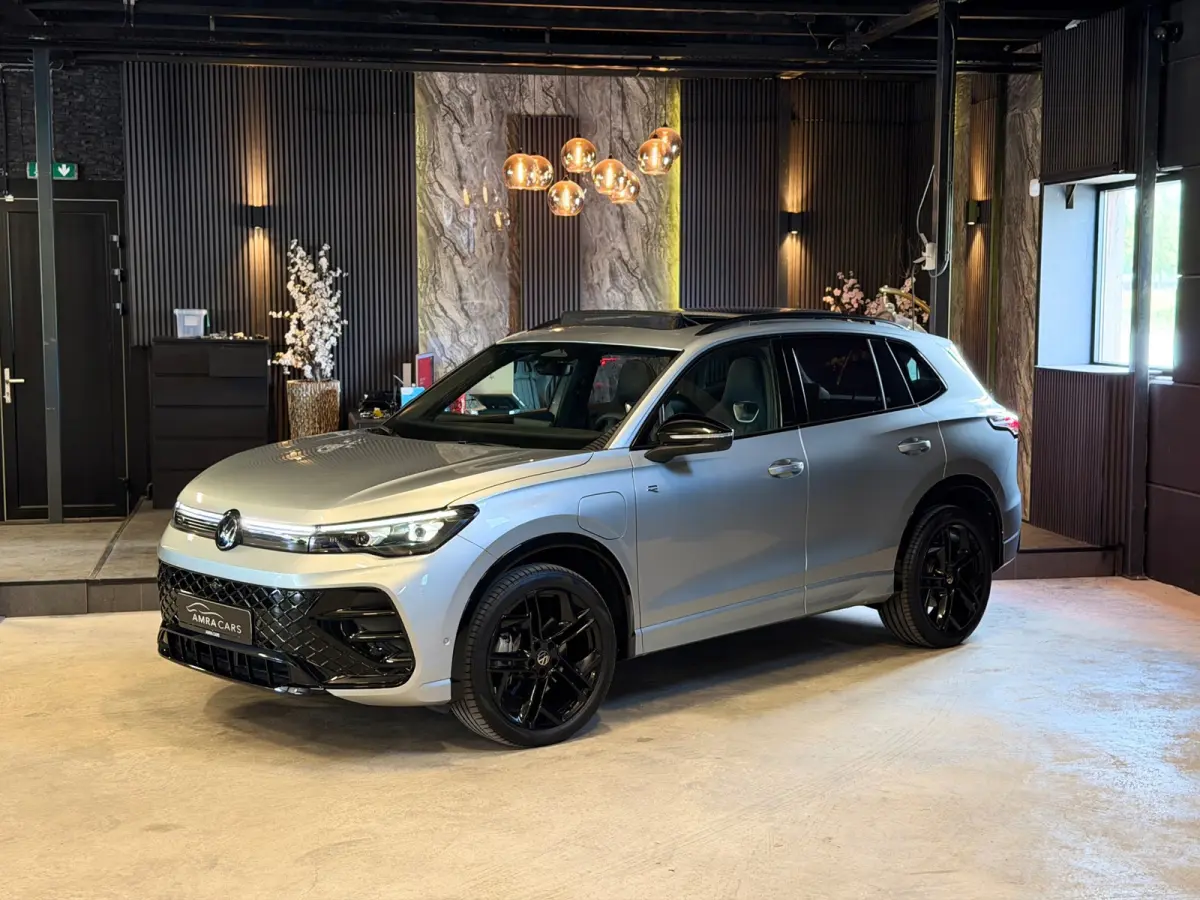 1.5 eHybrid R-Line Edition|Pano|Full options