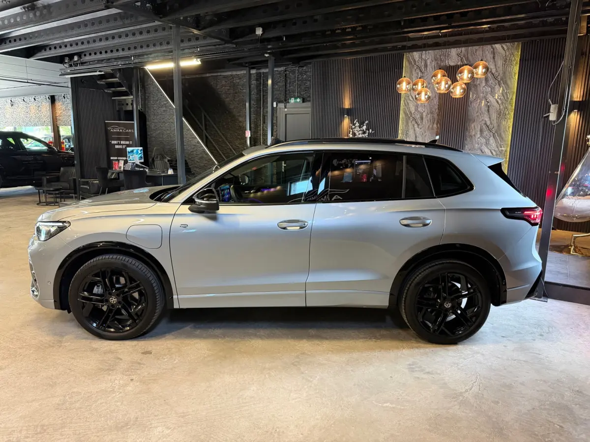 1.5 eHybrid R-Line Edition|Pano|Full options