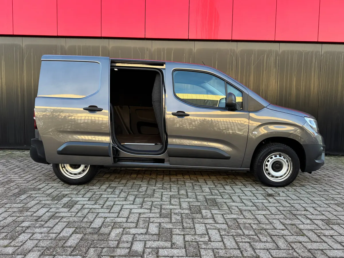 Edition L1H1 | Navigatie | Achteruitrij Camera | Apple Carplay / Android Auto | Cruise Contol | Achteruitrijcamera standaard | Airco | Bluetooth telefoonvoorbereiding