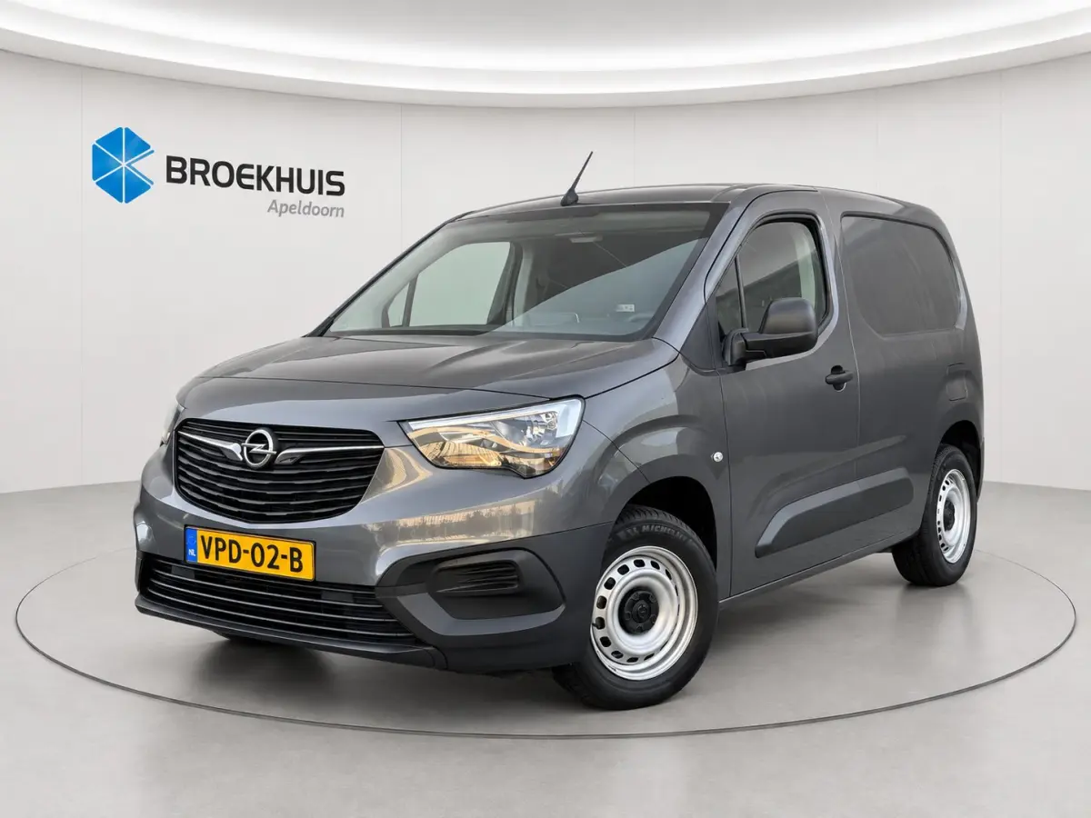 Edition L1H1 | Navigatie | Achteruitrij Camera | Apple Carplay / Android Auto | Cruise Contol | Achteruitrijcamera standaard | Airco | Bluetooth telefoonvoorbereiding