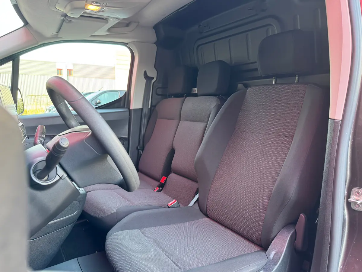 Edition L1H1 | Navigatie | Achteruitrij Camera | Apple Carplay / Android Auto | Cruise Contol | Achteruitrijcamera standaard | Airco | Bluetooth telefoonvoorbereiding