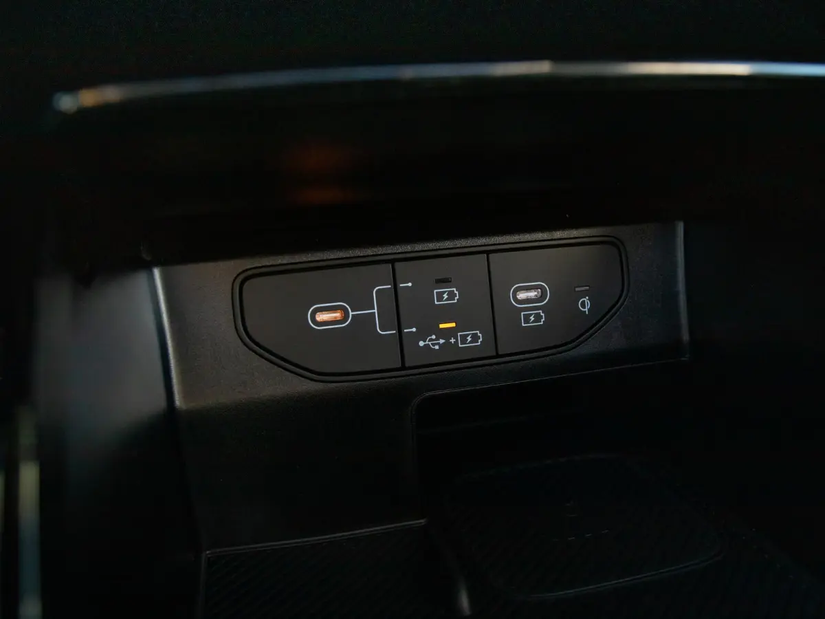 1.6 T-GDi Plug-in Hybrid 4WD ExecutiveLine 7p | Actieprijs* | Navi. | Clima. | Stoel&Stuur Verwarming | Panodak | Dodehoekassistentie | Parkeersensoren | Bose Sound Systeem