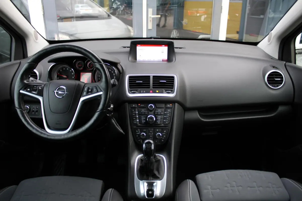 1.4 Turbo Blitz|Navigatie|Camera|Trekhaak|Stoel en Stuur verw.|Pdc|Cruise controle