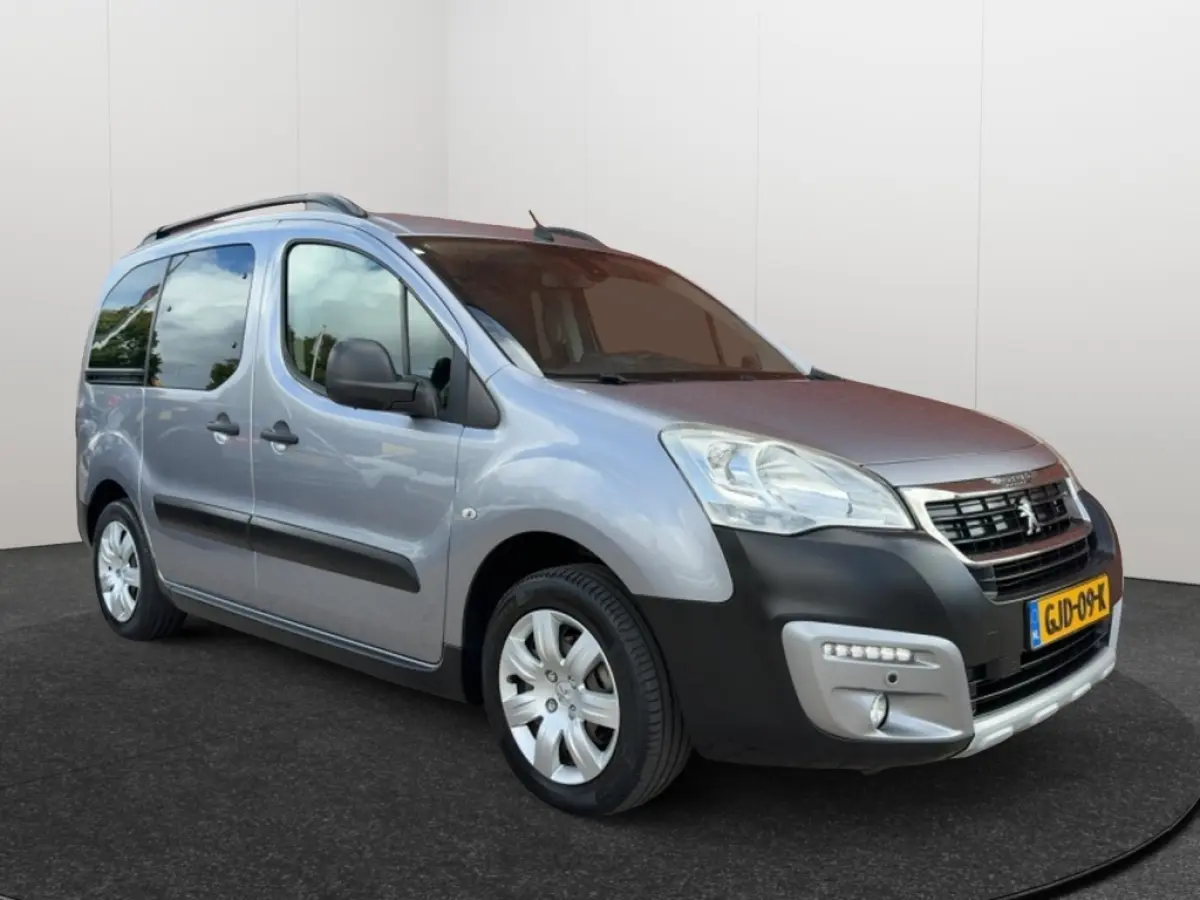 1.2 PureTech 110PK Allure | Trekhaak | Camera | Navigatie | parkeersensoren | Nieuwe Distributieriem | Cruise Control | Climate Control