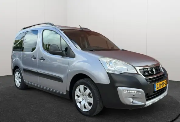 1.2 PureTech 110PK Allure | Trekhaak | Camera | Navigatie | parkeersensoren | Nieuwe Distributieriem | Cruise Control | Climate Control