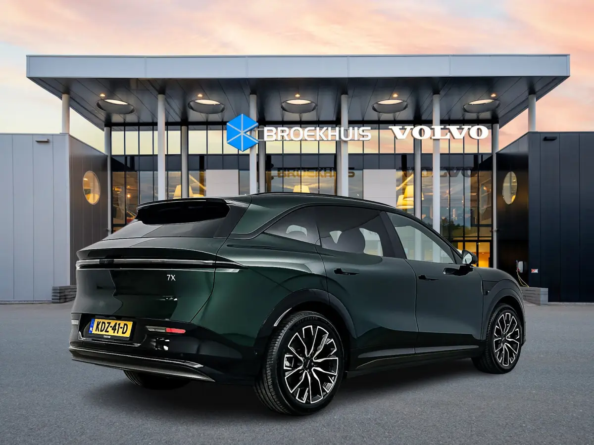 Long Range 100 kWh | 19" | Panoramadak | Elektr. verst. Nappa stoelen+stuurwiel | Groot Head-Up | 3D Camera | Stoel/Stuur/Achterbankverwarming
