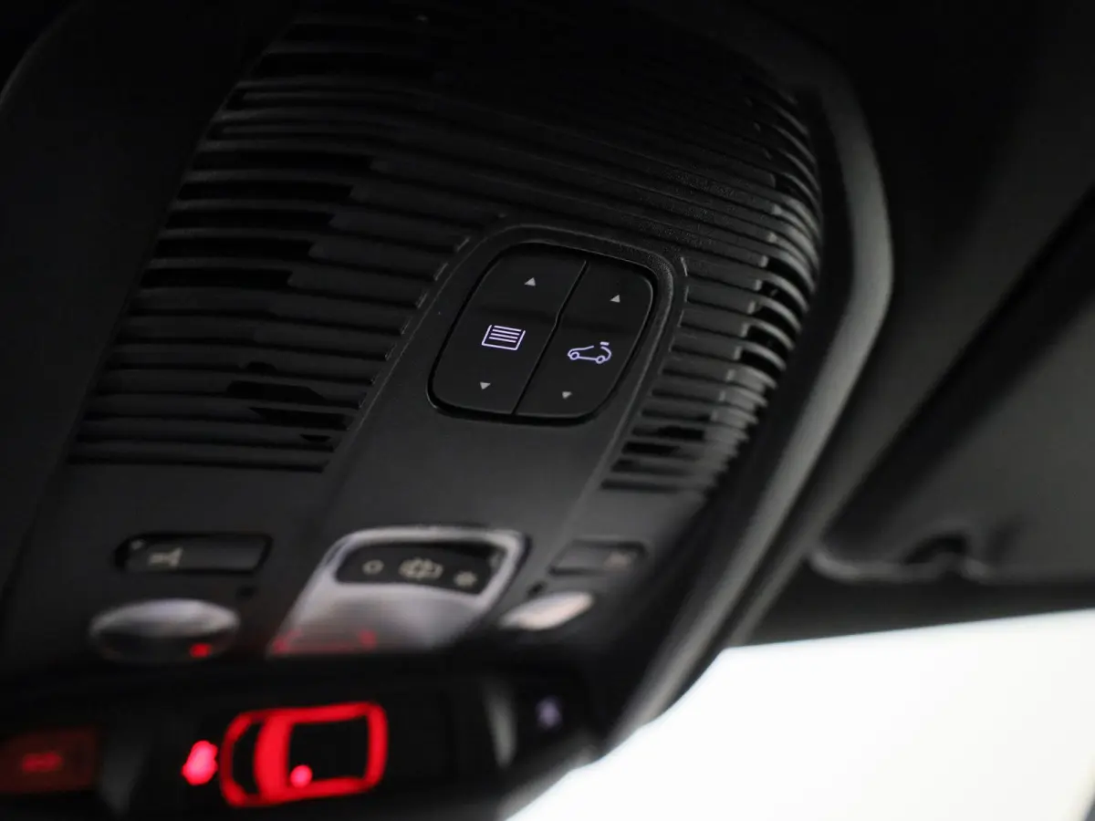 1.2 PureTech GT Pack Business | Automaat | Apple Carplay / Android Auto | Panoramadak | Stoelverwarming | Parkeersensoren |