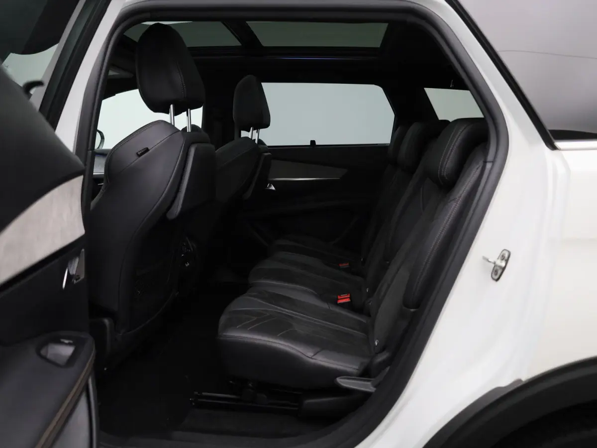 1.2 PureTech GT Pack Business | Automaat | Apple Carplay / Android Auto | Panoramadak | Stoelverwarming | Parkeersensoren |