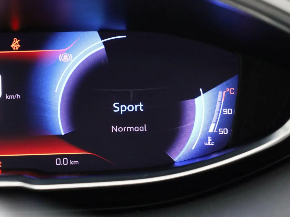 1.2 PureTech GT Pack Business | Automaat | Apple Carplay / Android Auto | Panoramadak | Stoelverwarming | Parkeersensoren |