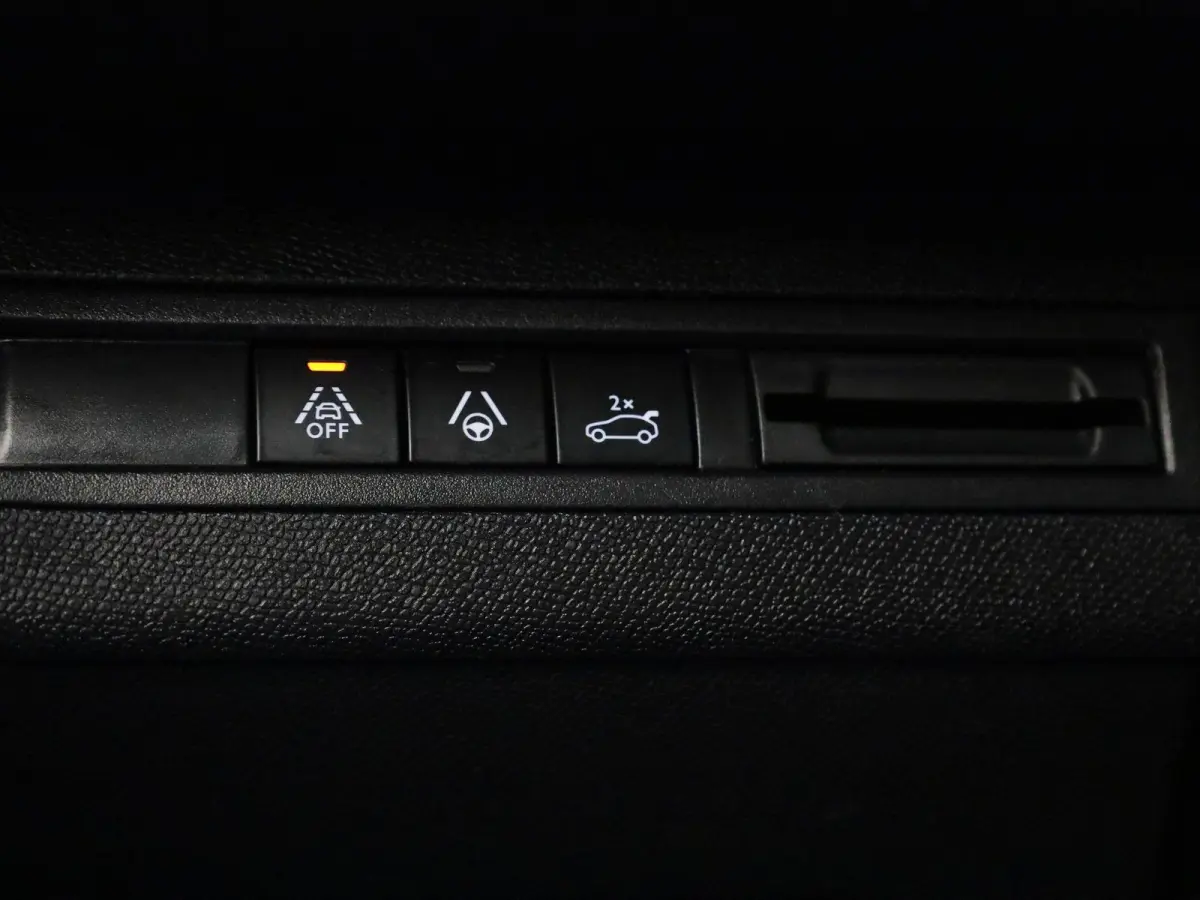 1.2 PureTech GT Pack Business | Automaat | Apple Carplay / Android Auto | Panoramadak | Stoelverwarming | Parkeersensoren |