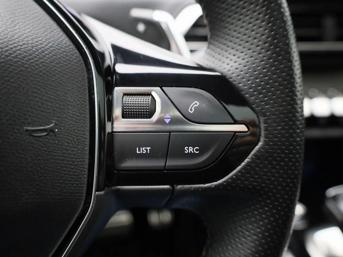 1.2 PureTech GT Pack Business | Automaat | Apple Carplay / Android Auto | Panoramadak | Stoelverwarming | Parkeersensoren |