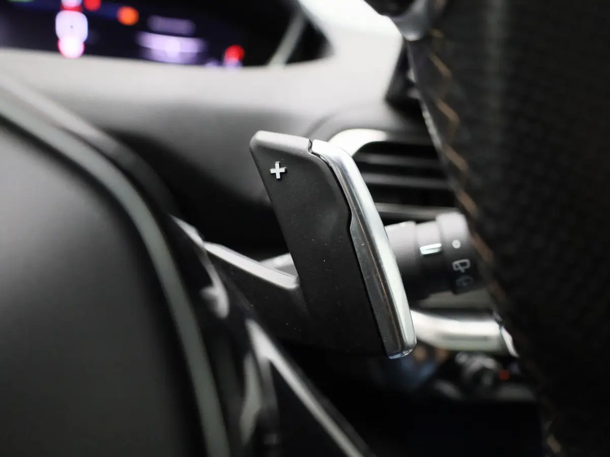 1.2 PureTech GT Pack Business | Automaat | Apple Carplay / Android Auto | Panoramadak | Stoelverwarming | Parkeersensoren |