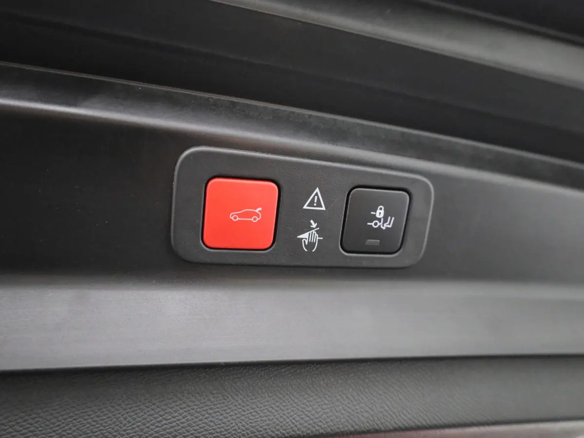 1.2 PureTech GT Pack Business | Automaat | Apple Carplay / Android Auto | Panoramadak | Stoelverwarming | Parkeersensoren |