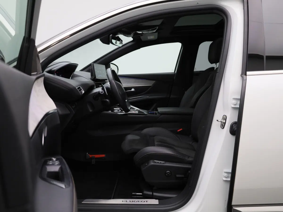 1.2 PureTech GT Pack Business | Automaat | Apple Carplay / Android Auto | Panoramadak | Stoelverwarming | Parkeersensoren |