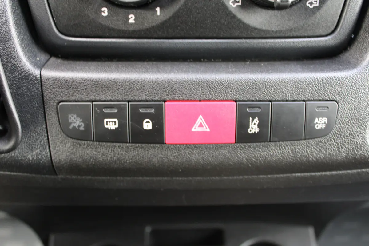 L4H2 2.2D 140 PK | APPLE CARPLAY/\ANDROID AUTO | DAB | 3 ZITS |