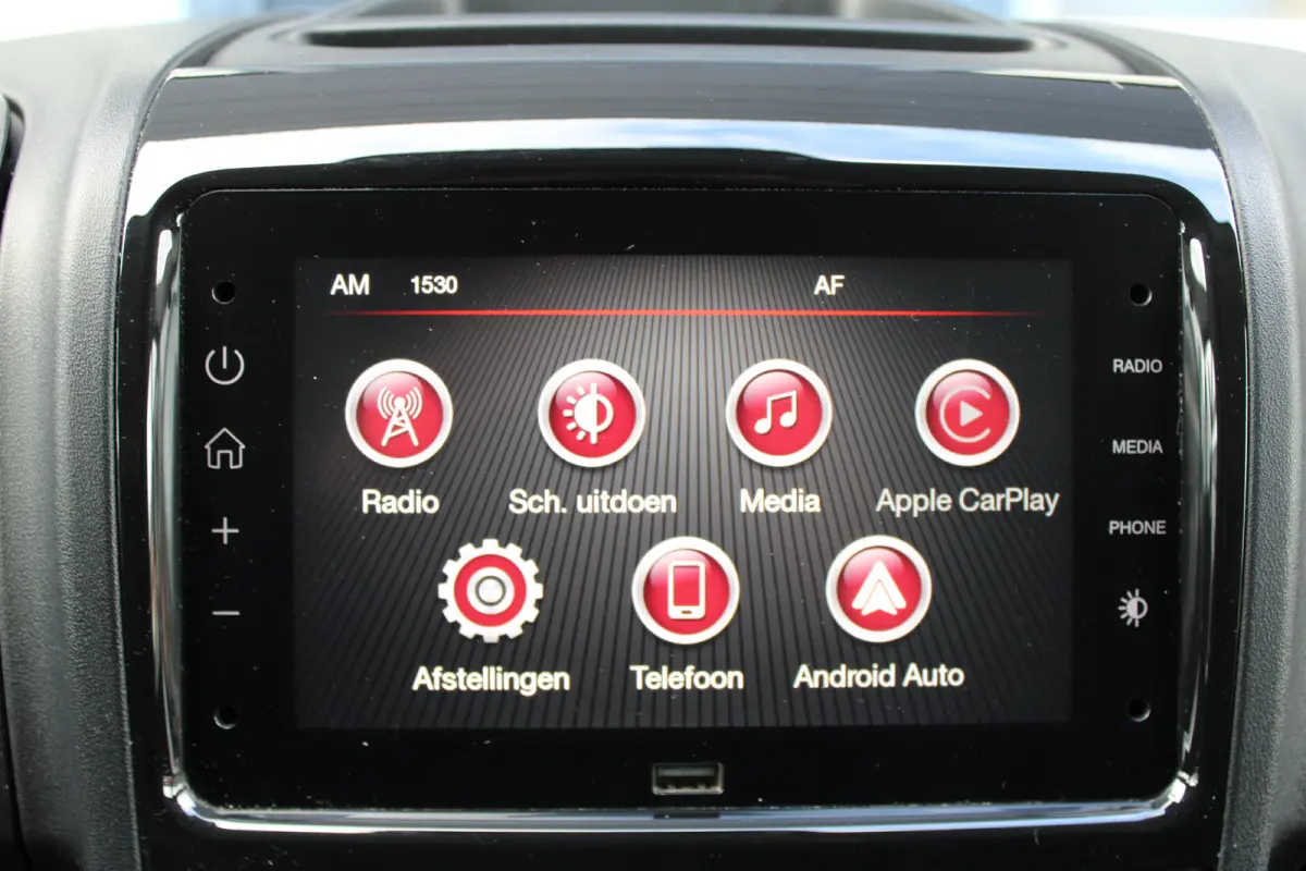 L4H2 2.2D 140 PK | APPLE CARPLAY/\ANDROID AUTO | DAB | 3 ZITS |