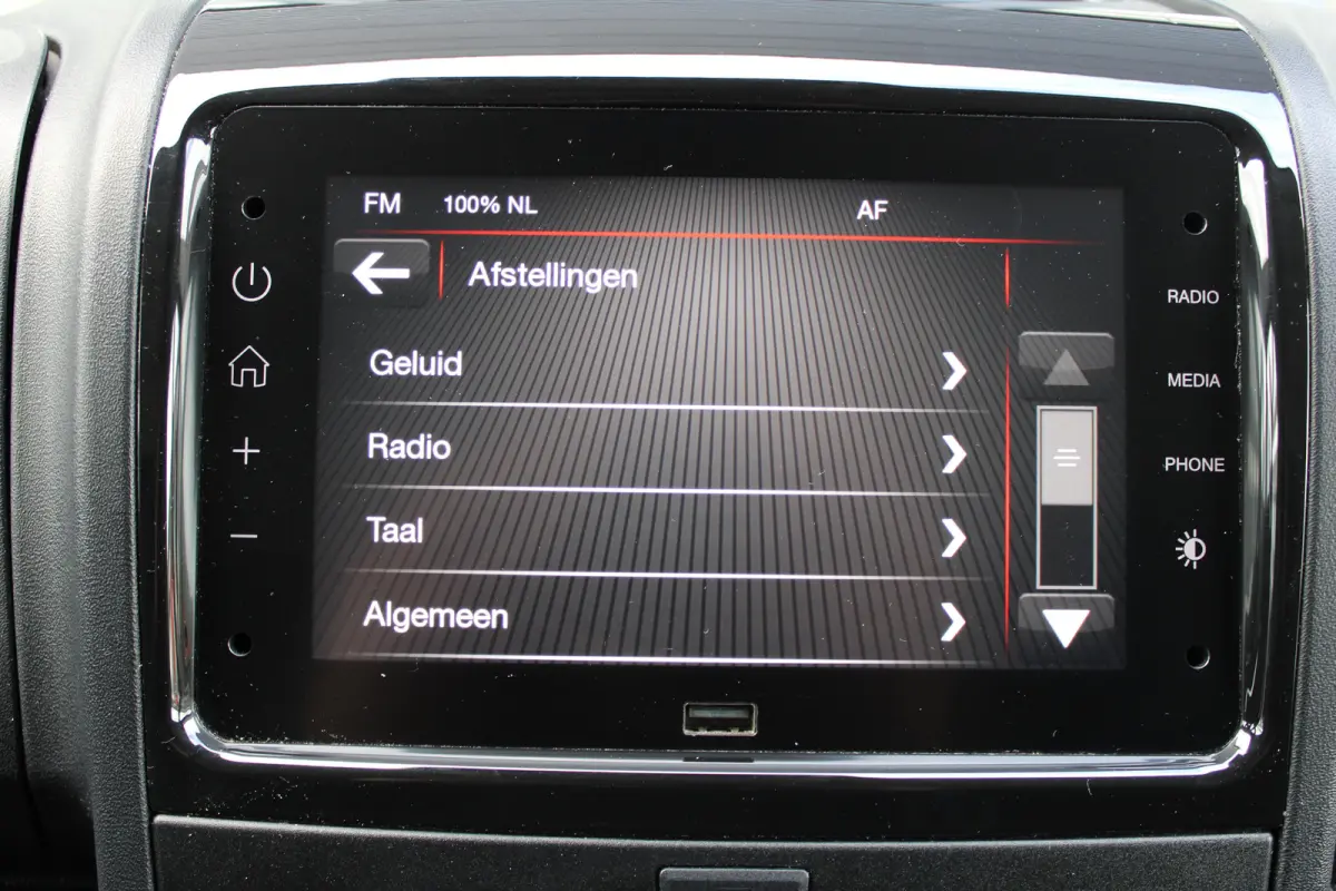 L4H2 2.2D 140 PK | APPLE CARPLAY/\ANDROID AUTO | DAB | 3 ZITS |