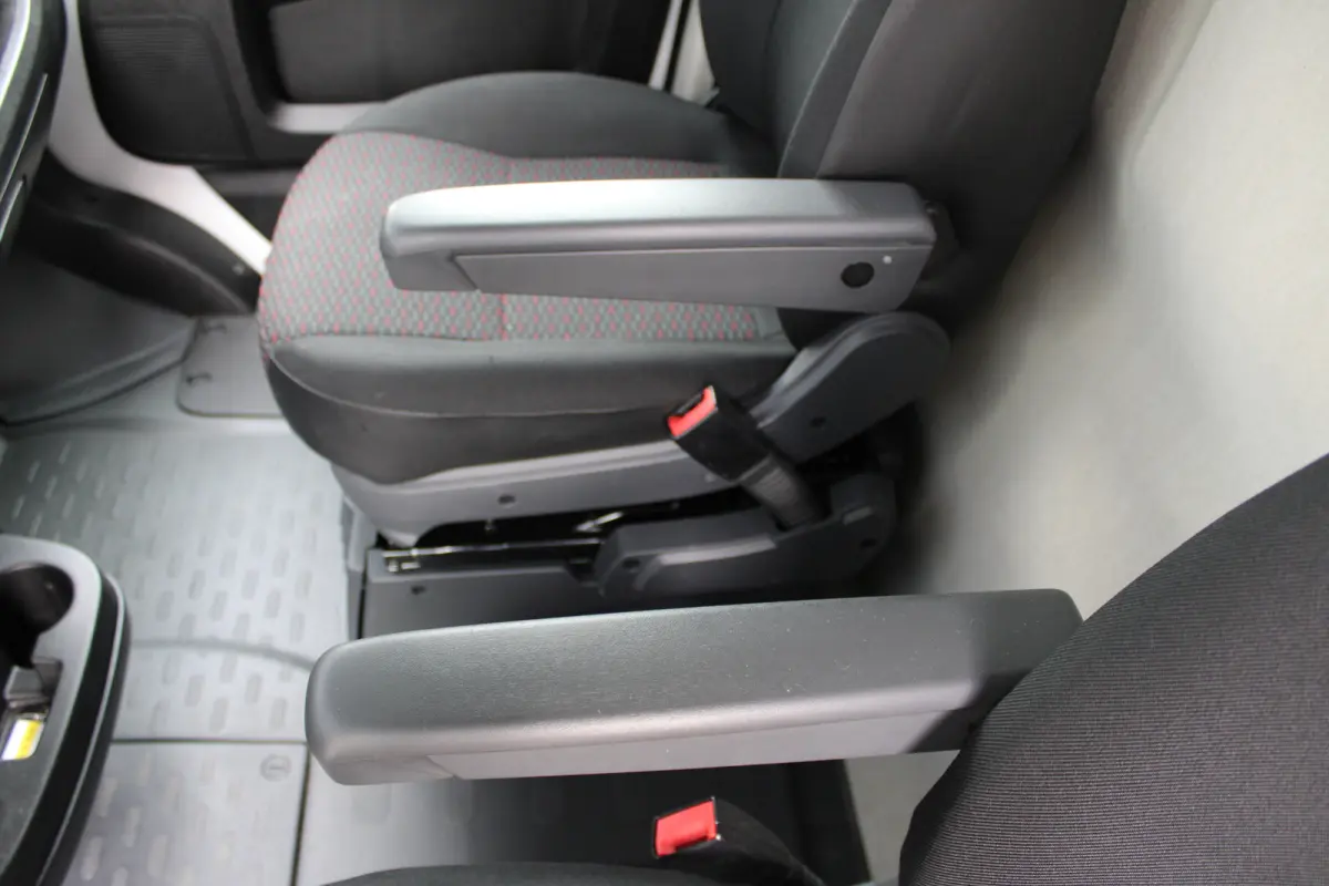 L4H2 2.2D 140 PK | APPLE CARPLAY/\ANDROID AUTO | DAB | 3 ZITS |