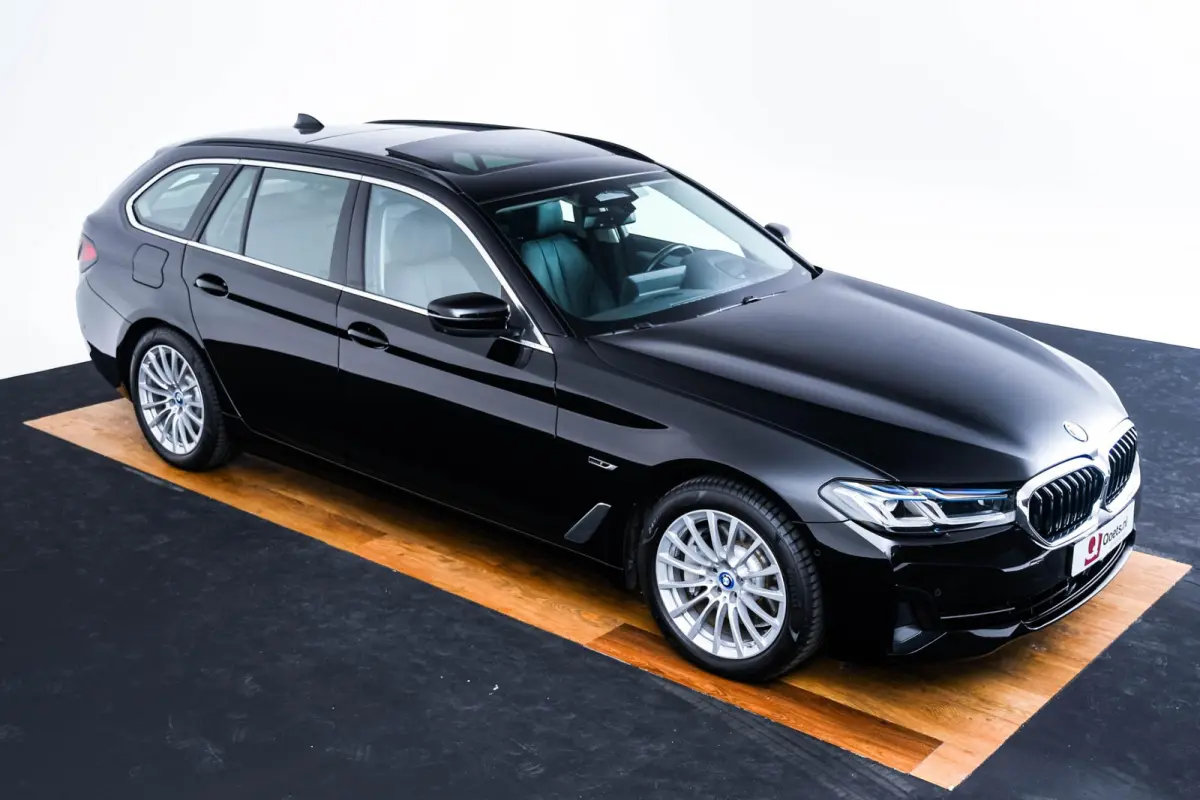 530e Trekhaak - Panoramadak - Driving Assistant Professional - Head up - Elektrisch verwarmde voorstoelen - BMW Laserlight - Parking Assistant Plus - High Beam Assistant -