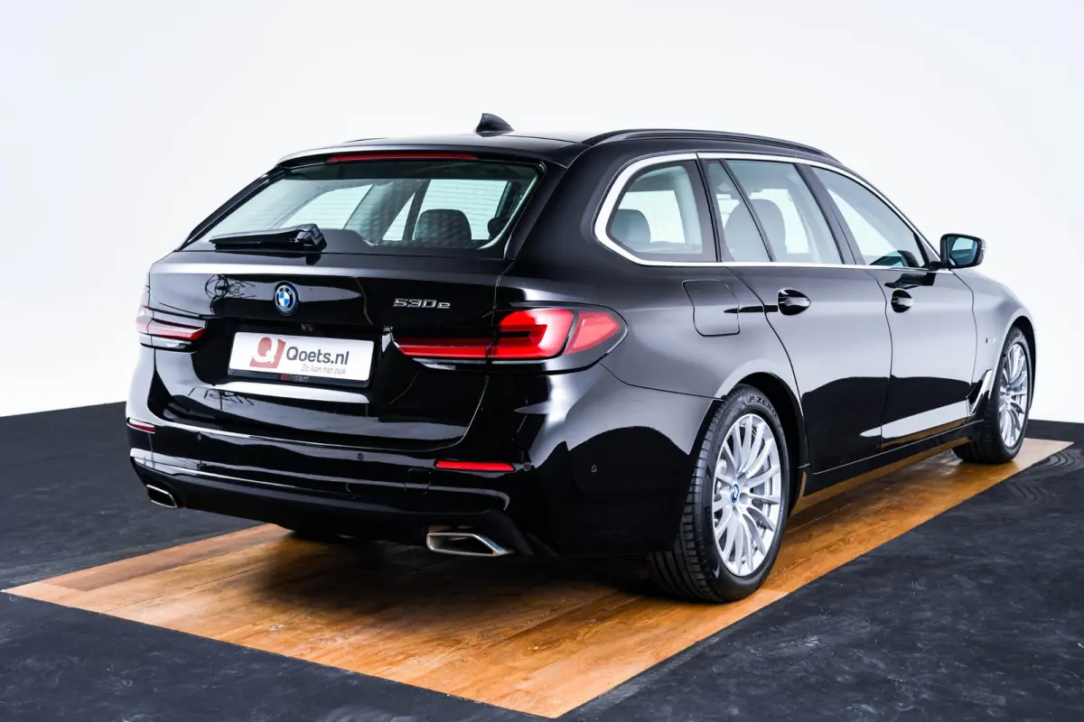 530e Trekhaak - Panoramadak - Driving Assistant Professional - Head up - Elektrisch verwarmde voorstoelen - BMW Laserlight - Parking Assistant Plus - High Beam Assistant -