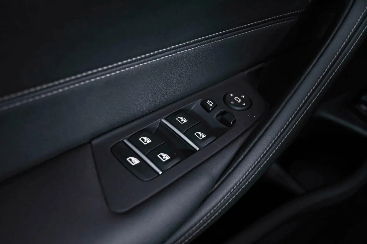 530e Trekhaak - Panoramadak - Driving Assistant Professional - Head up - Elektrisch verwarmde voorstoelen - BMW Laserlight - Parking Assistant Plus - High Beam Assistant -