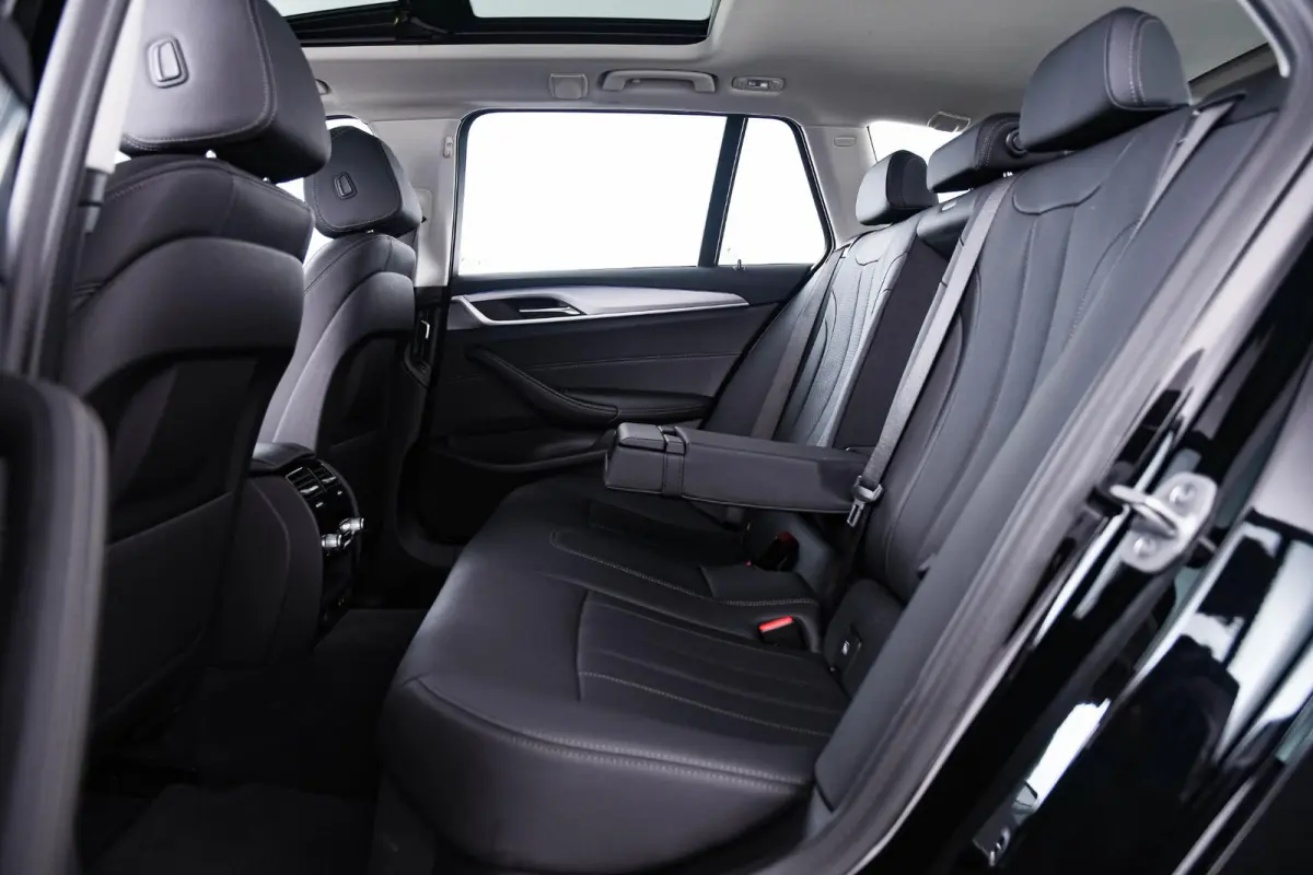 530e Trekhaak - Panoramadak - Driving Assistant Professional - Head up - Elektrisch verwarmde voorstoelen - BMW Laserlight - Parking Assistant Plus - High Beam Assistant -