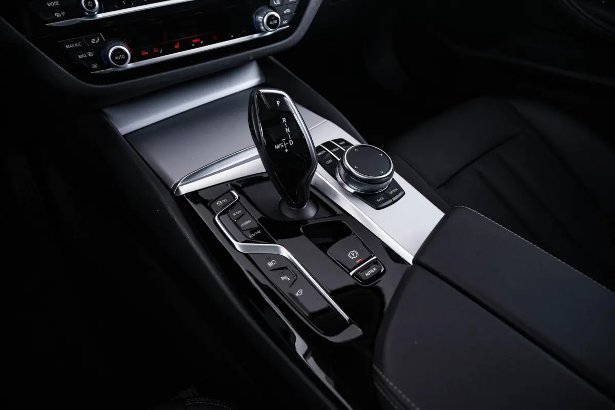 530e Trekhaak - Panoramadak - Driving Assistant Professional - Head up - Elektrisch verwarmde voorstoelen - BMW Laserlight - Parking Assistant Plus - High Beam Assistant -