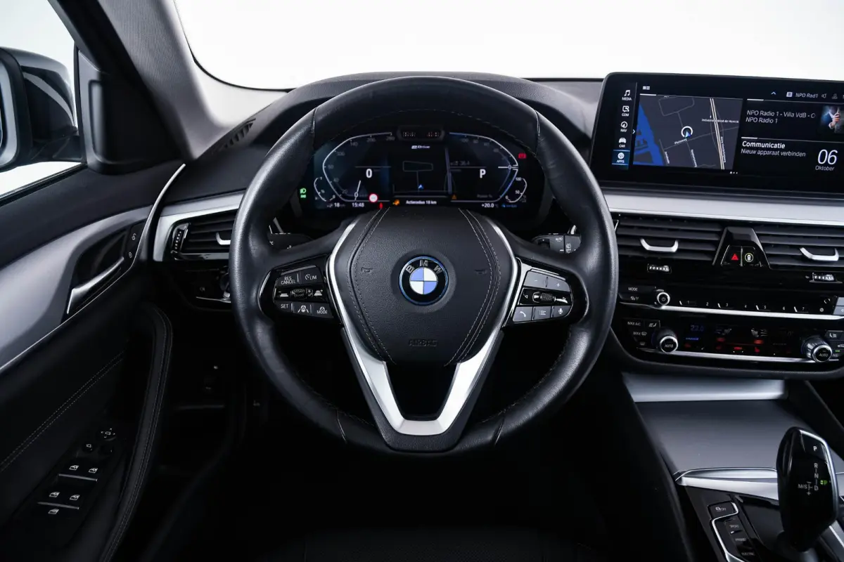 530e Trekhaak - Panoramadak - Driving Assistant Professional - Head up - Elektrisch verwarmde voorstoelen - BMW Laserlight - Parking Assistant Plus - High Beam Assistant -