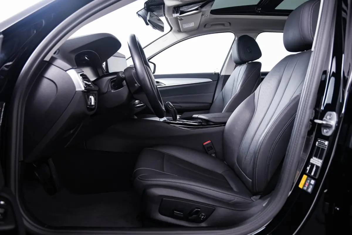 530e Trekhaak - Panoramadak - Driving Assistant Professional - Head up - Elektrisch verwarmde voorstoelen - BMW Laserlight - Parking Assistant Plus - High Beam Assistant -