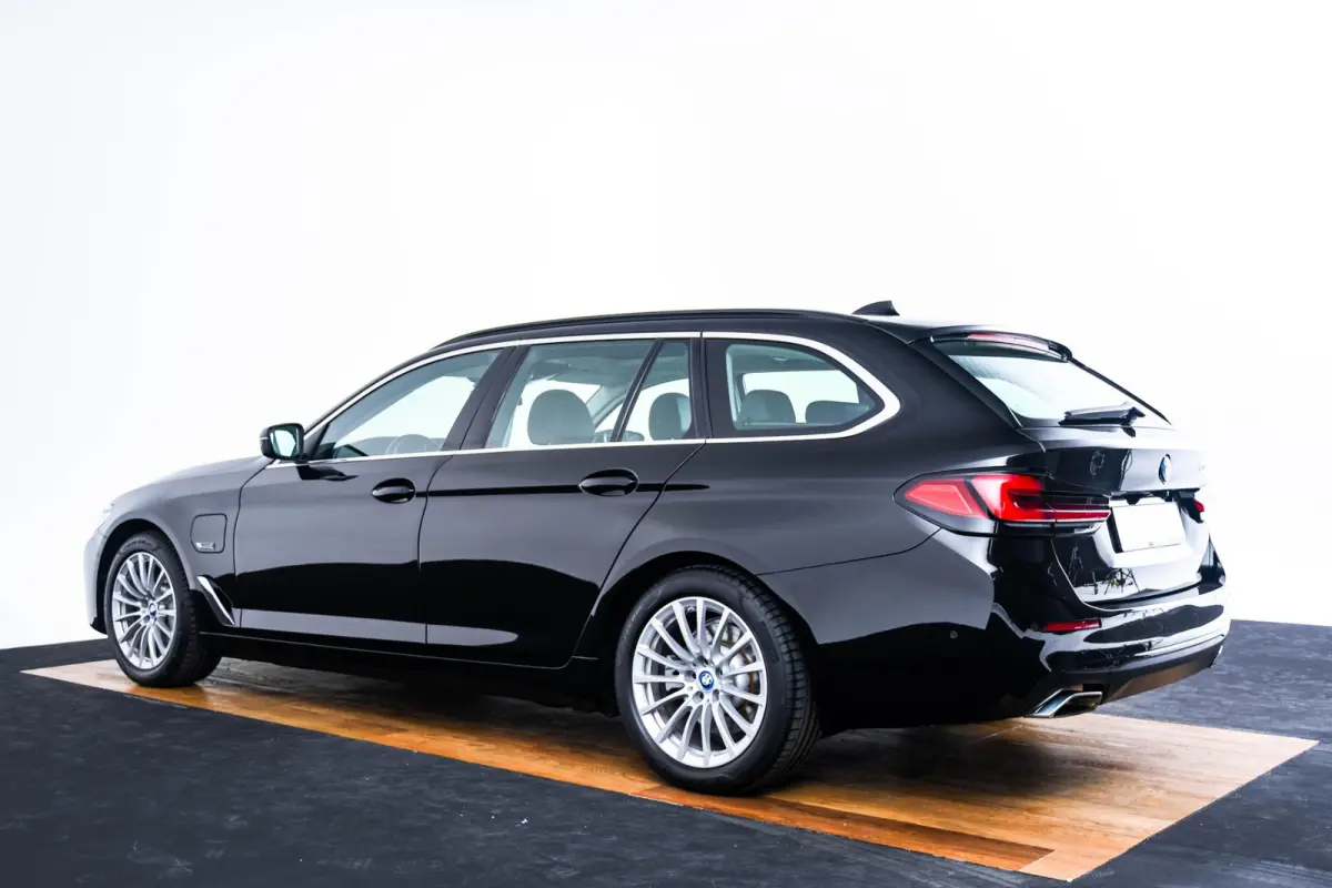 530e Trekhaak - Panoramadak - Driving Assistant Professional - Head up - Elektrisch verwarmde voorstoelen - BMW Laserlight - Parking Assistant Plus - High Beam Assistant -