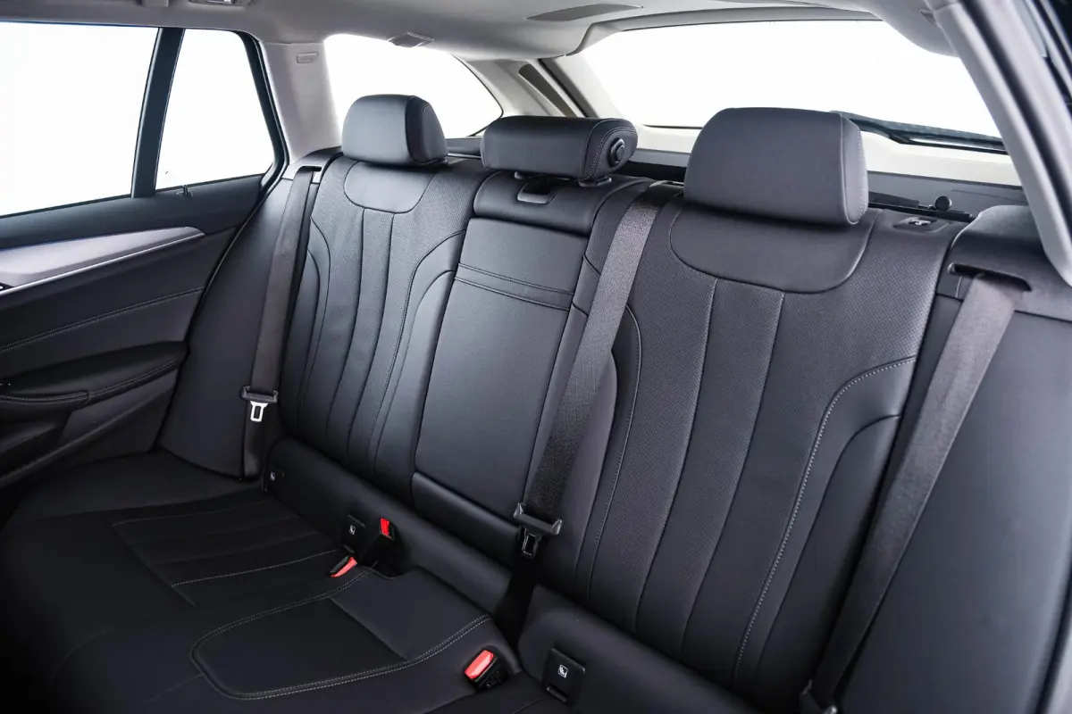 530e Trekhaak - Panoramadak - Driving Assistant Professional - Head up - Elektrisch verwarmde voorstoelen - BMW Laserlight - Parking Assistant Plus - High Beam Assistant -