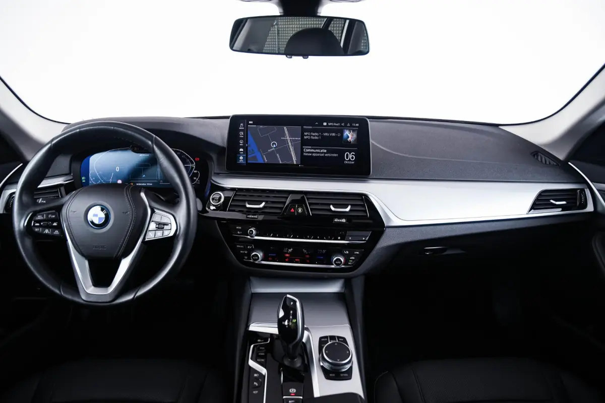 530e Trekhaak - Panoramadak - Driving Assistant Professional - Head up - Elektrisch verwarmde voorstoelen - BMW Laserlight - Parking Assistant Plus - High Beam Assistant -