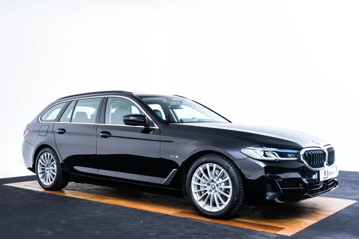 530e Trekhaak - Panoramadak - Driving Assistant Professional - Head up - Elektrisch verwarmde voorstoelen - BMW Laserlight - Parking Assistant Plus - High Beam Assistant -