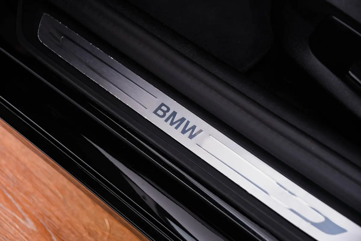 530e Trekhaak - Panoramadak - Driving Assistant Professional - Head up - Elektrisch verwarmde voorstoelen - BMW Laserlight - Parking Assistant Plus - High Beam Assistant -
