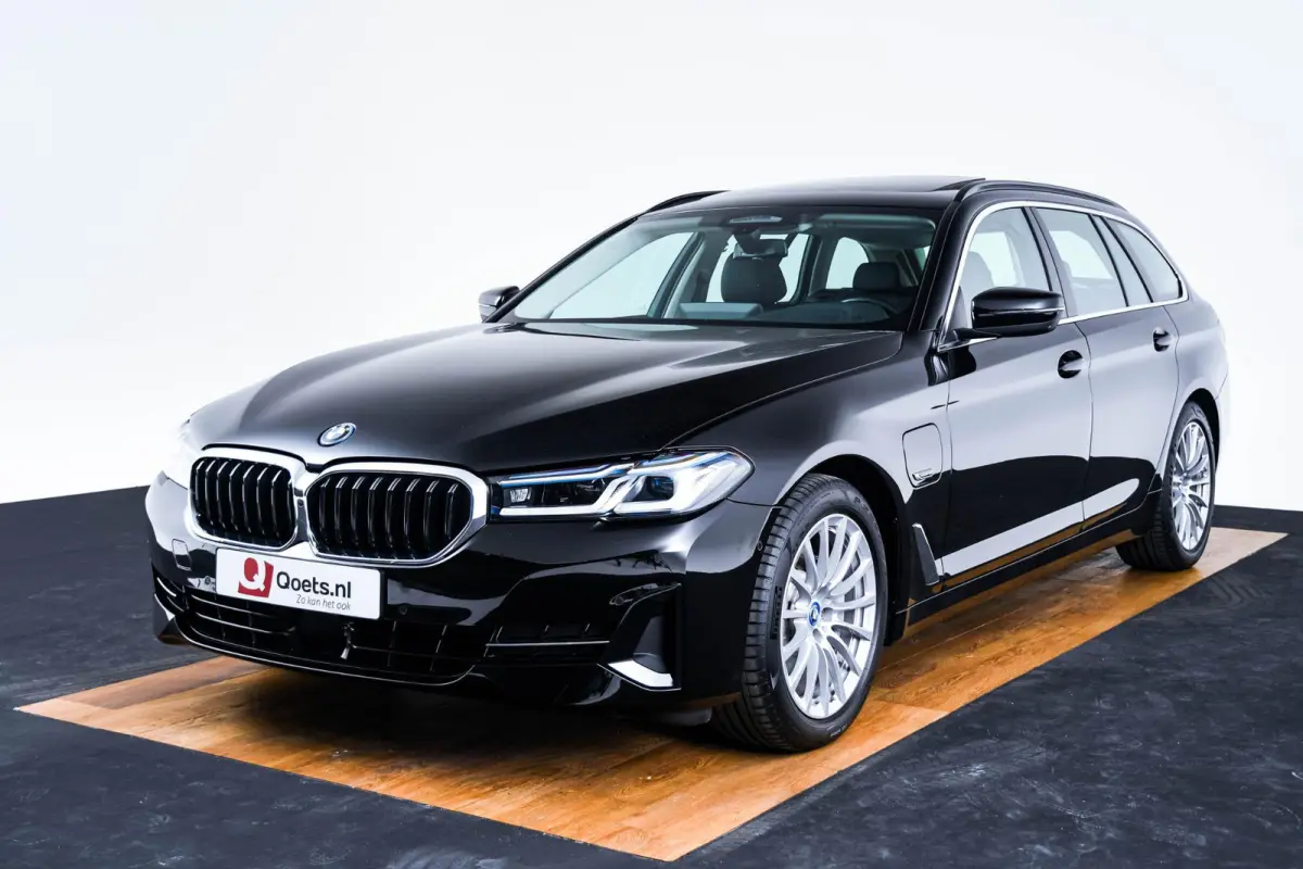 530e Trekhaak - Panoramadak - Driving Assistant Professional - Head up - Elektrisch verwarmde voorstoelen - BMW Laserlight - Parking Assistant Plus - High Beam Assistant -