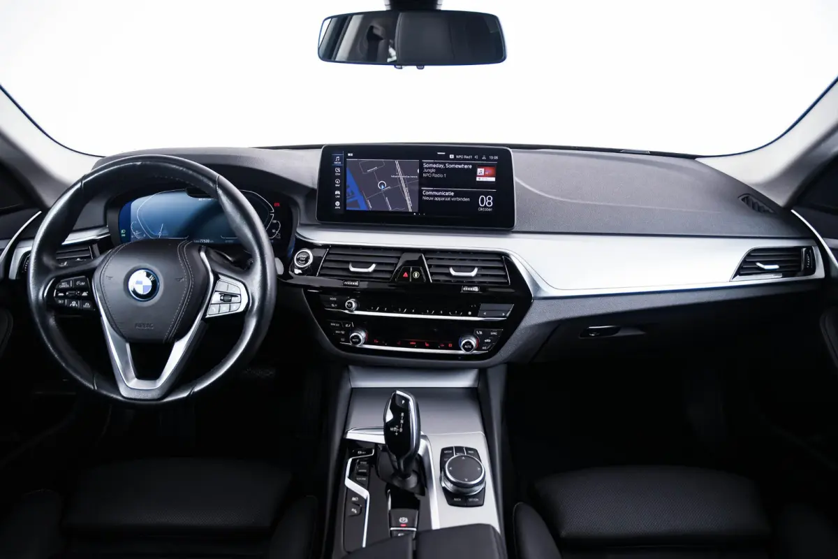 530e Driving Assistant Professional - Hifi - Parking Assistant - Getinte Ruiten - Sportstoelen - Elektrisch verwarmde voorstoelen -