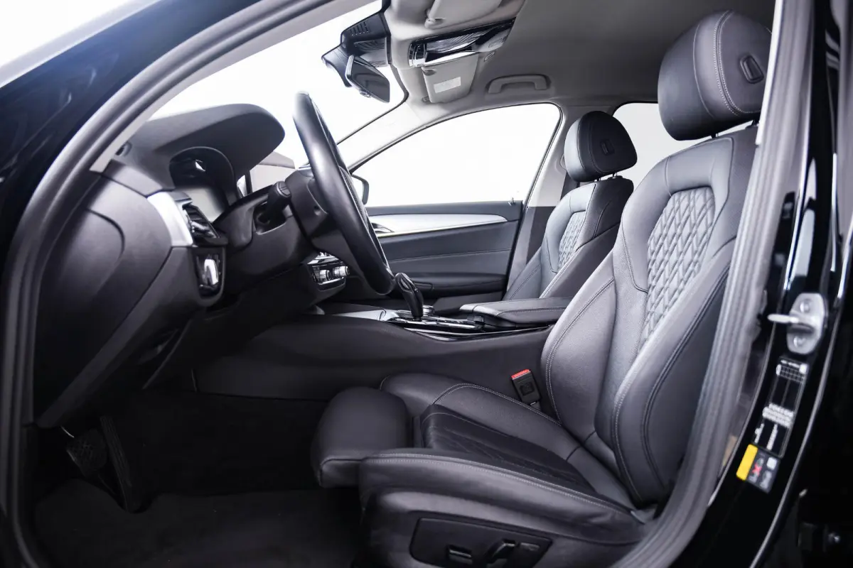 530e Driving Assistant Professional - Hifi - Parking Assistant - Getinte Ruiten - Sportstoelen - Elektrisch verwarmde voorstoelen -