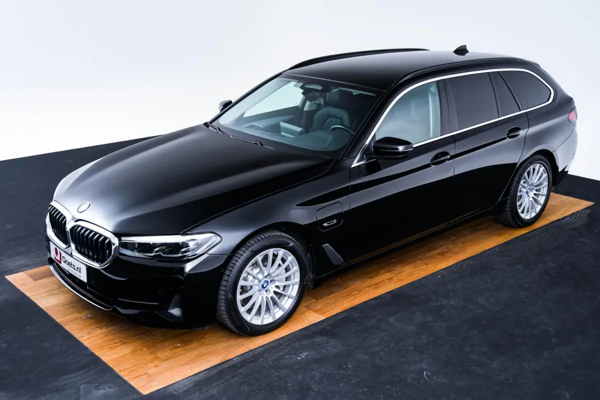 530e Driving Assistant Professional - Hifi - Parking Assistant - Getinte Ruiten - Sportstoelen - Elektrisch verwarmde voorstoelen -
