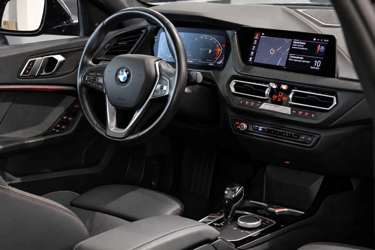 118i Sport | CAMERA | H/K | CarPlay | TRKHAAK |