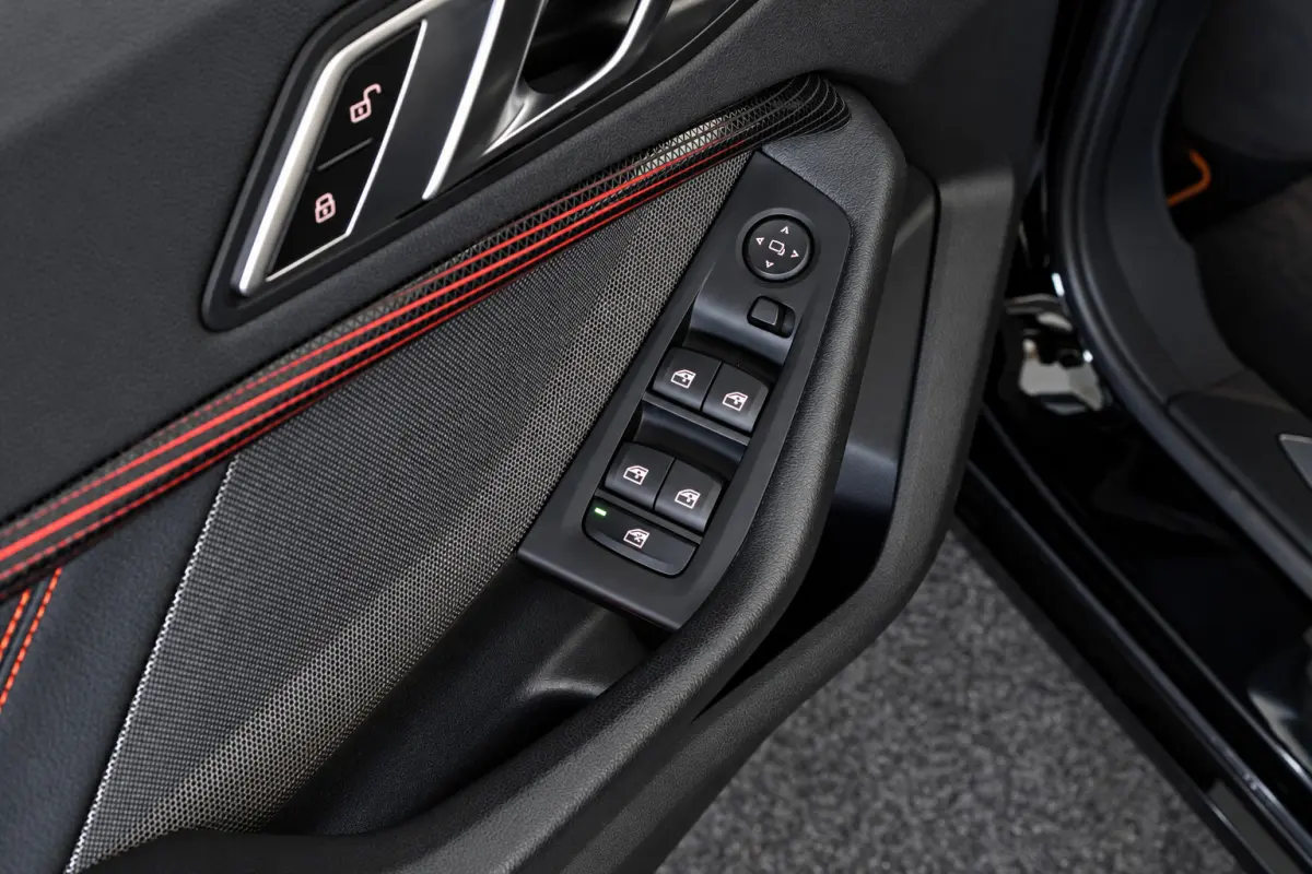 118i Sport | CAMERA | H/K | CarPlay | TRKHAAK |