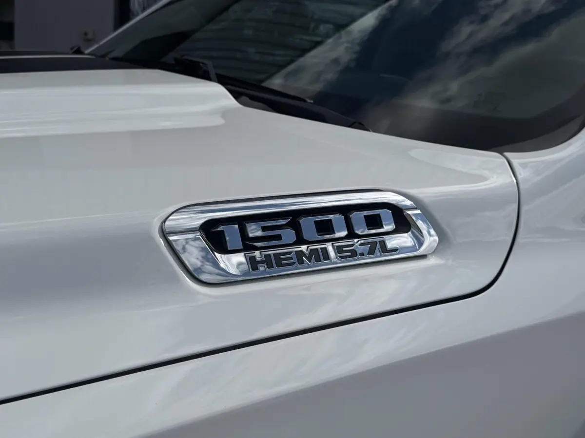 1500 4X4 5.7 V8 4x4 Crew Cab LONGBED!|wide body|lift!