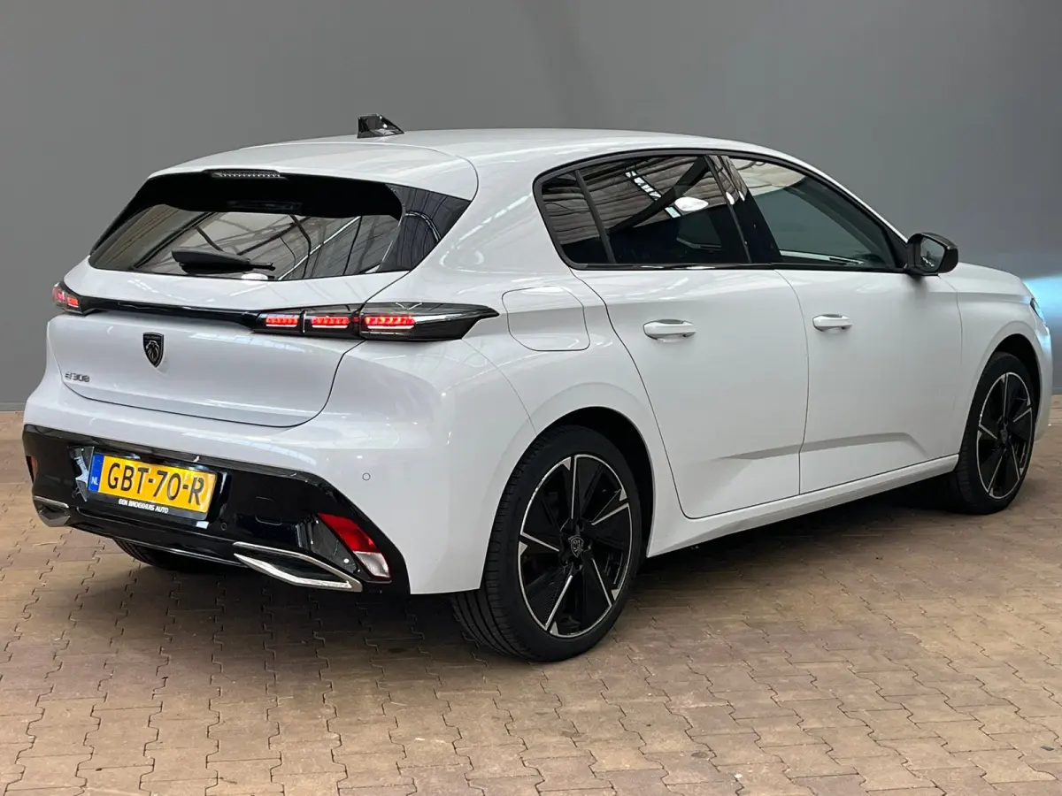 Allure EV 54 kWh Camera | Digitaal Dashboard | Adaptieve Cruise | Carplay | Climate | 18" Lichtmetaal | Stof/Leder | Achteruitrij Camera | Chroom delen exterieur | Cruise control adaptief me