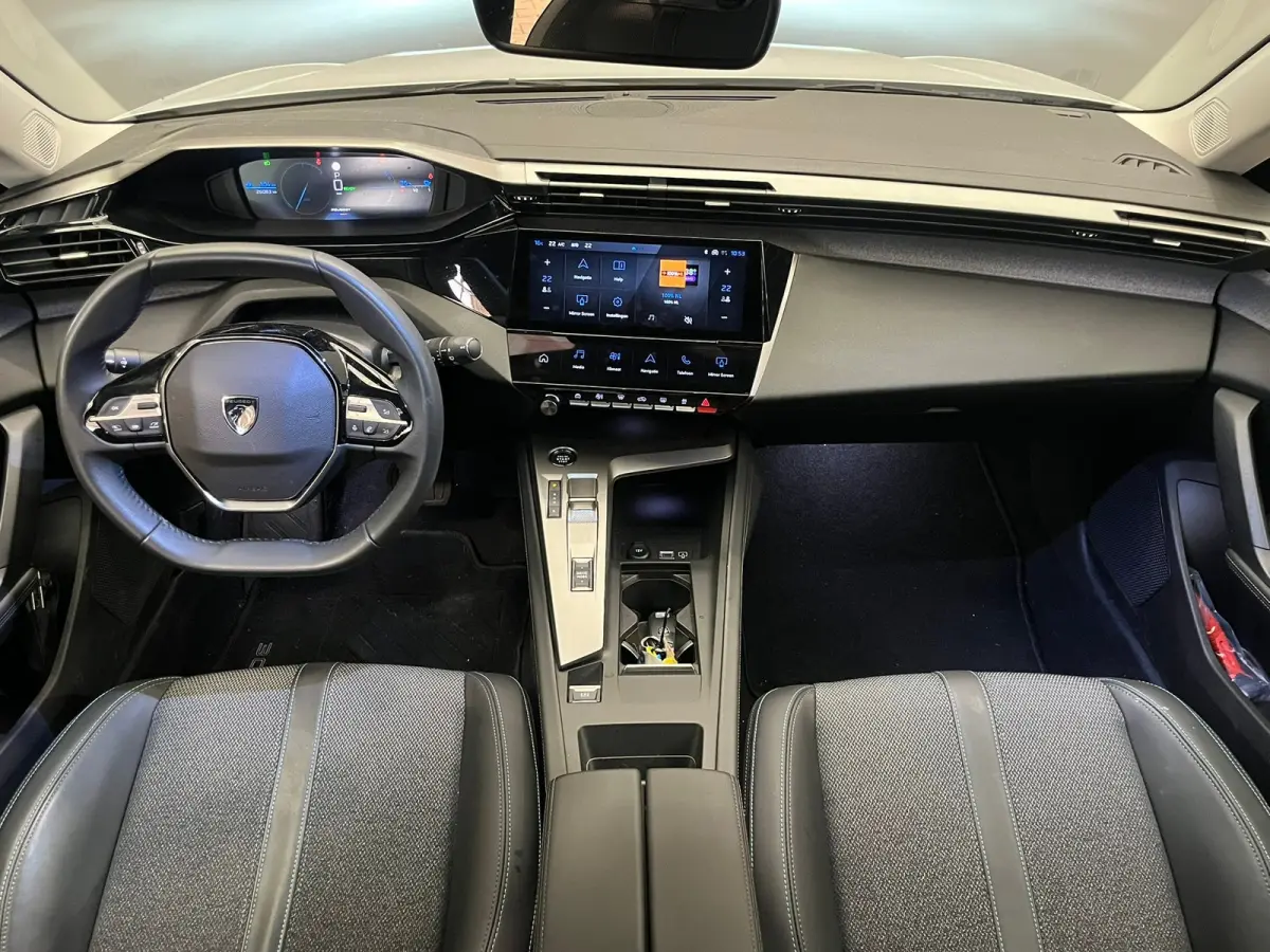 Allure EV 54 kWh Camera | Digitaal Dashboard | Adaptieve Cruise | Carplay | Climate | 18" Lichtmetaal | Stof/Leder | Achteruitrij Camera | Chroom delen exterieur | Cruise control adaptief me