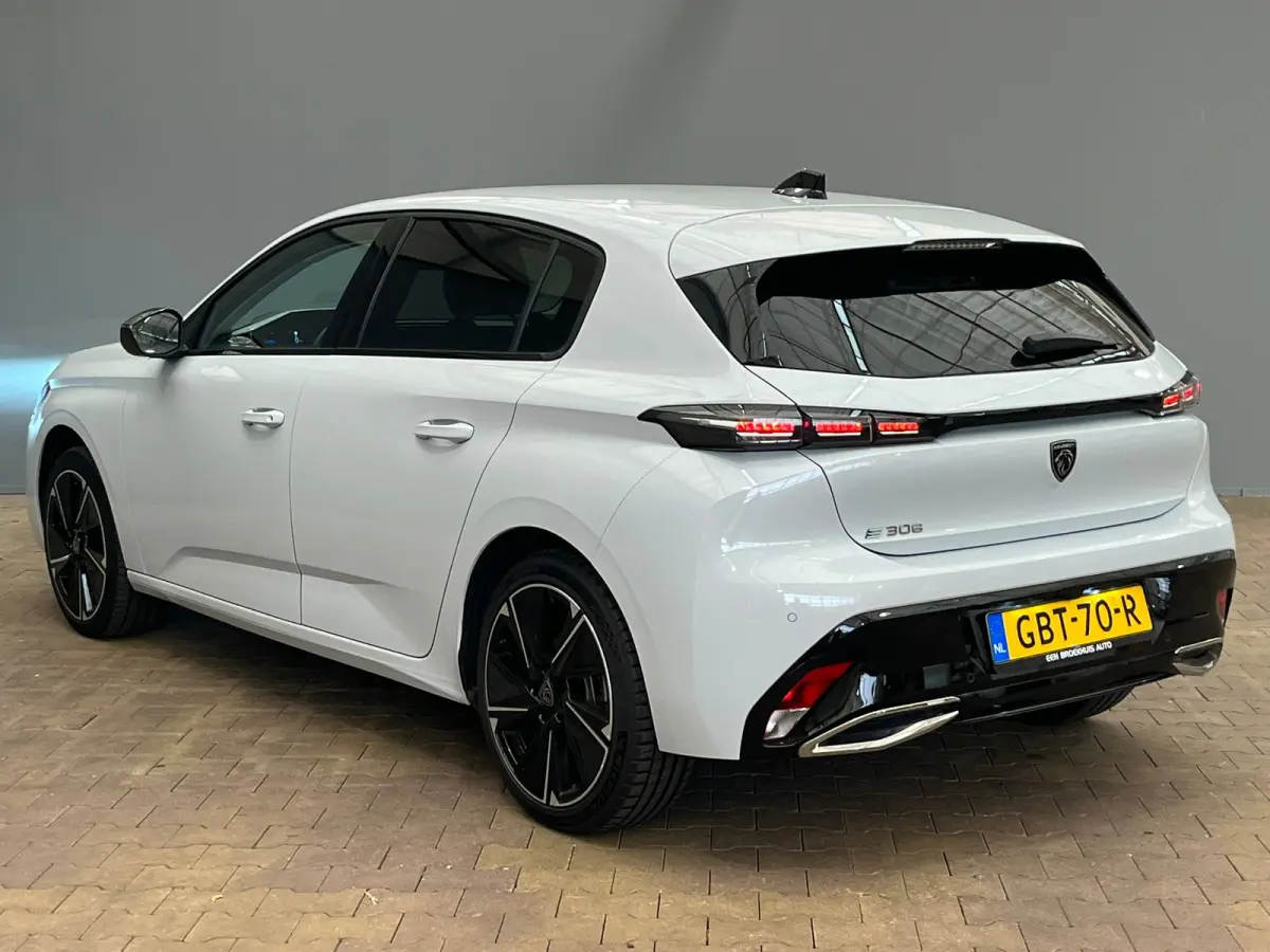 Allure EV 54 kWh Camera | Digitaal Dashboard | Adaptieve Cruise | Carplay | Climate | 18" Lichtmetaal | Stof/Leder | Achteruitrij Camera | Chroom delen exterieur | Cruise control adaptief me
