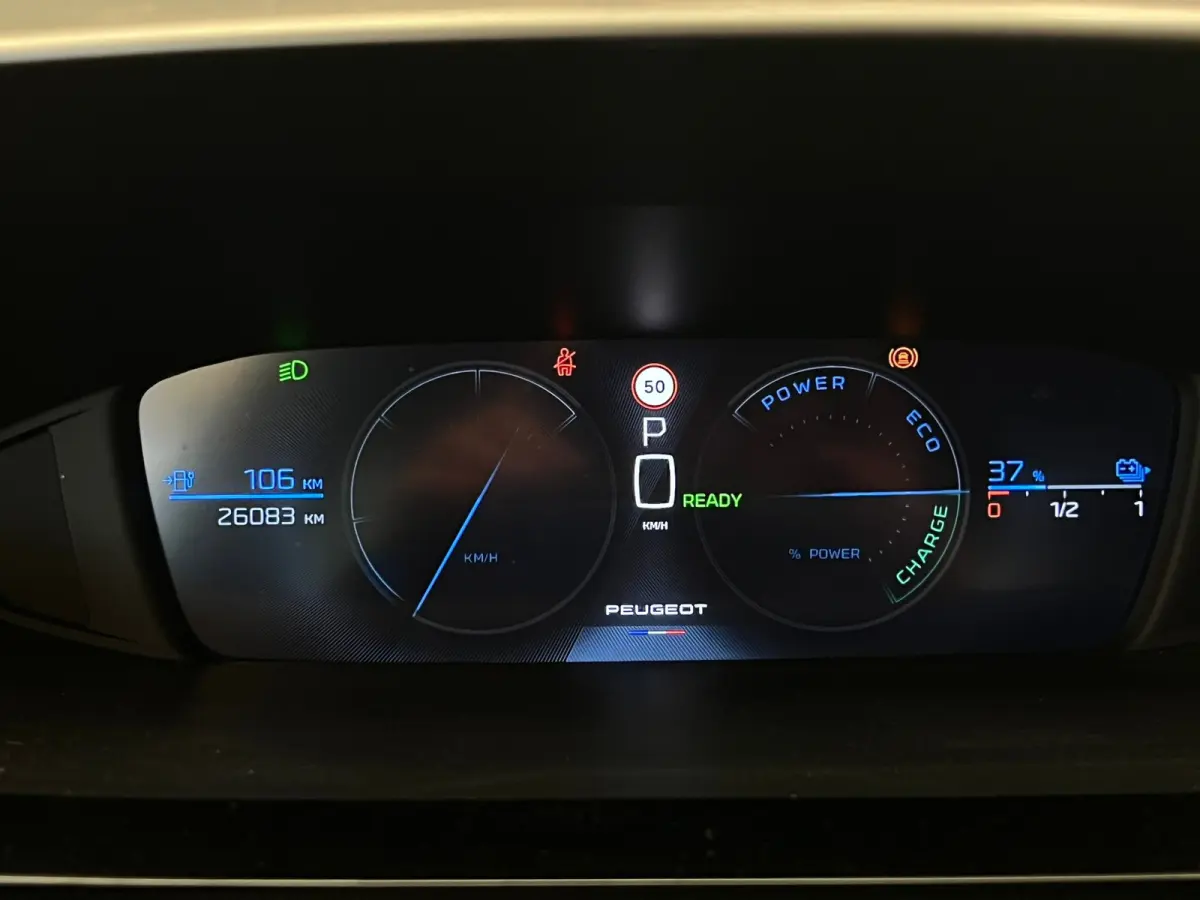Allure EV 54 kWh Camera | Digitaal Dashboard | Adaptieve Cruise | Carplay | Climate | 18" Lichtmetaal | Stof/Leder | Achteruitrij Camera | Chroom delen exterieur | Cruise control adaptief me