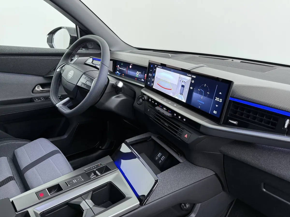 Business Edition 97 kWh LONG RANGE / 8 JAAR GARANTIE!! / SOH 100% / Navigatie / 360 Camera / Matrix LED / Panorama / Hi-Fi / Keyless / Parkeersensoren / Stuur -en Stoelverwarmd / Elektr. Ach