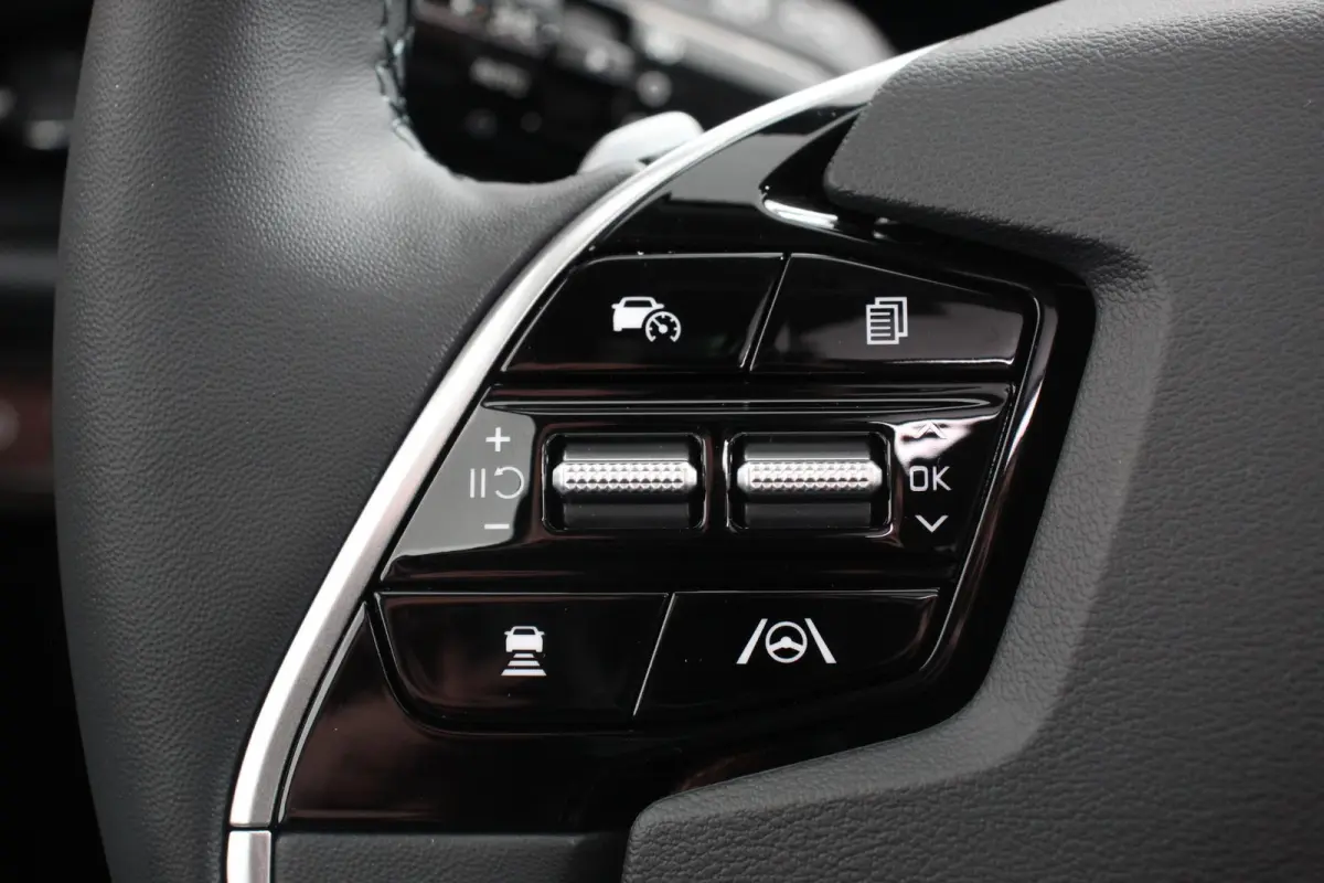 DynamicPlusLine 64.8 kWh Navigatie Half Leder Schuif-kantel dak Electrische bedienbare achterklep DAB Led Camera