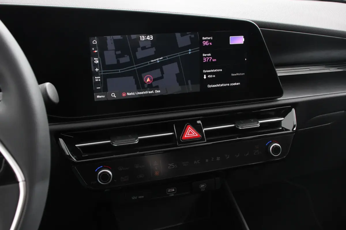 DynamicPlusLine 64.8 kWh Navigatie Half Leder Schuif-kantel dak Electrische bedienbare achterklep DAB Led Camera